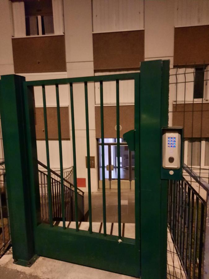 Grand Appartement Fonctionnel Et Calme Sur Lyon8 A 2 Pas Du Metro Zewnętrze zdjęcie