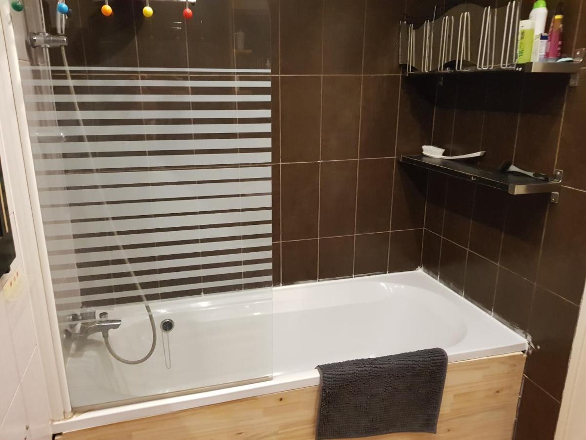 Grand Appartement Fonctionnel Et Calme Sur Lyon8 A 2 Pas Du Metro Zewnętrze zdjęcie